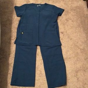 WonderWink TOP&BOTTOM women’s scrubs